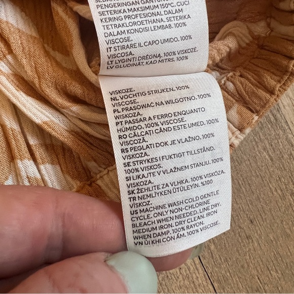 H&M Animal Print Cropped Peasant Top L - Picture 7 of 7